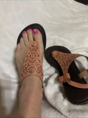 Women's Peach Laser-Cut Thong Sandals - Unbranded